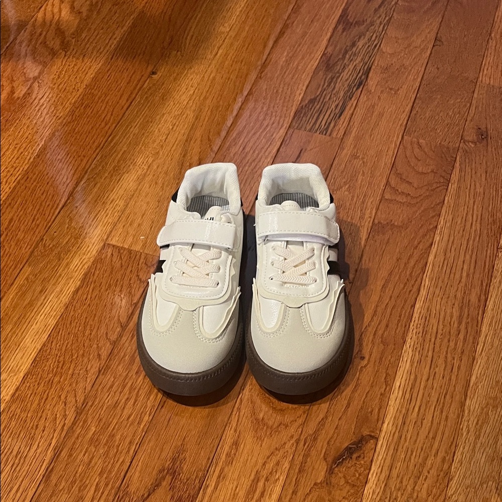 Kids Cream and Brown Sneakers NWOT Age 4+